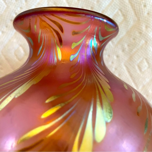 Correia Hand Blown Glass Vase Pink and Gold Spiral Motif exquisitely Created - Picture 2 of 6